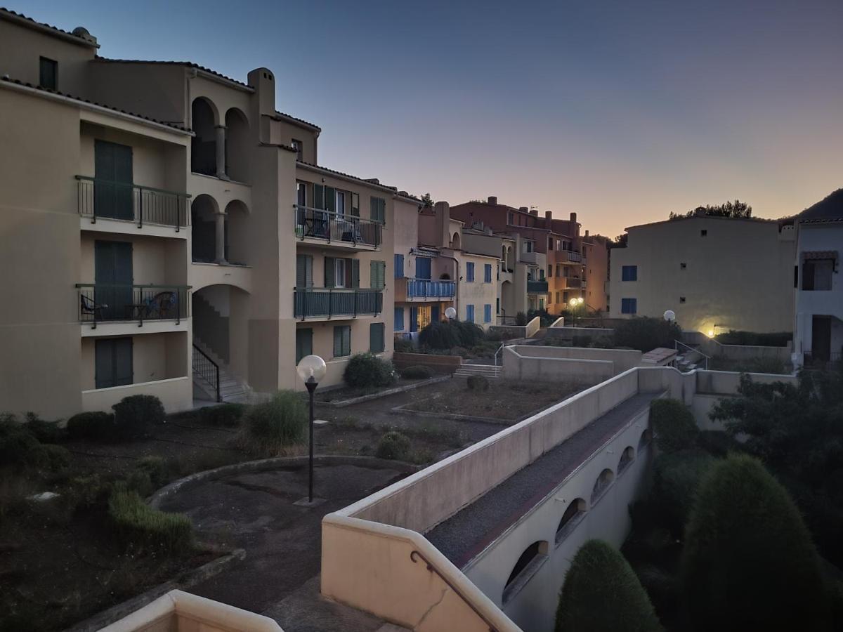 Superbe T2 en centre ville au calme à deux pas du marché Cavalaire-sur-Mer Exterior foto